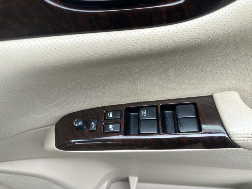 NISSAN ELGRAND 2012